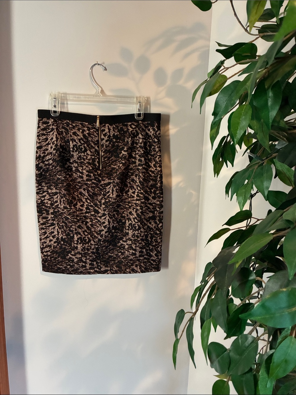 Rafaella Black and Tan Abstract Print Pencil Skirt, Size: 8 - Picture 2 of 7